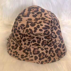 NWT Vince Camuto Reversible Leopard Bucket Hat